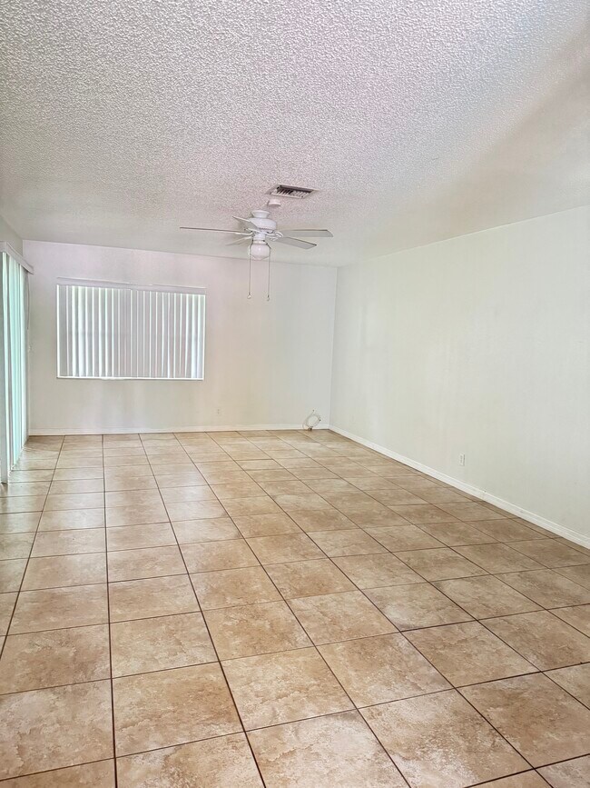 Building Photo - 2134 NE Pelican Ter