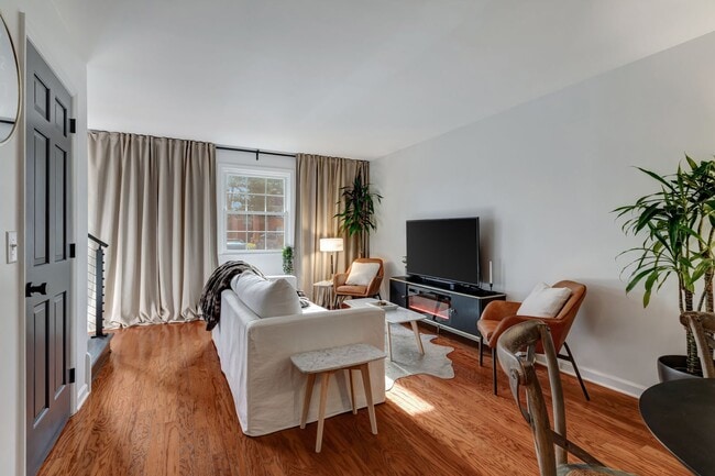 Building Photo - Live just minutes from the charm and excit...