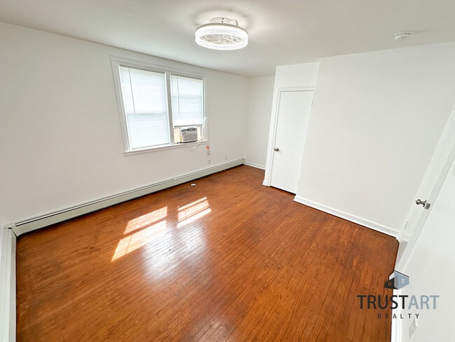 Building Photo - 3 Bedroom house in Oxford Circle, North Ea...