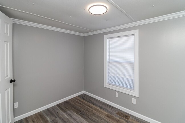 Building Photo - IMMACULATE 3 BR | 2 BA in Pikeville! Lawn ...