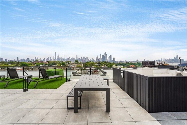 Building Photo - 121 34th St