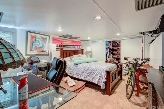 Building Photo - 223 24th St