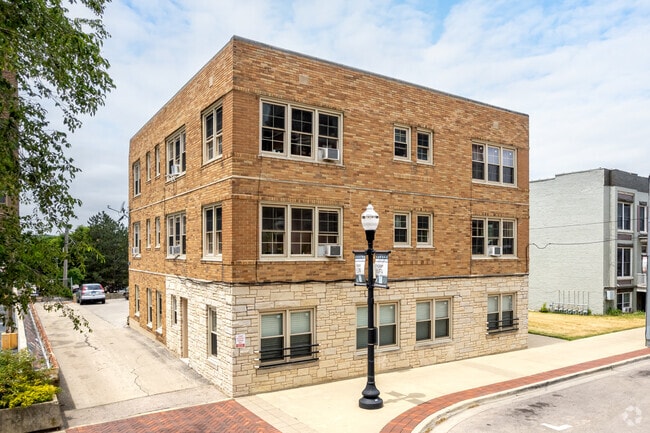 Building Photo - 114 N Spring St