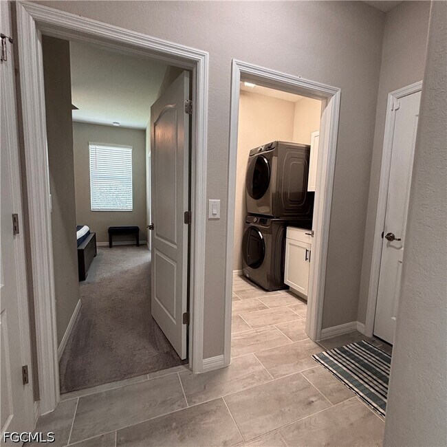 Building Photo - 4028 E Hampton Cir