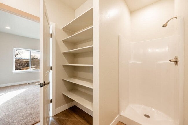 Building Photo - BRAND NEW! 2 BED/ 2BATH!