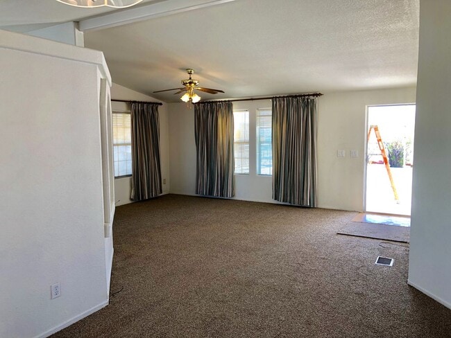 Building Photo - Double Wide on a Double Lot w/detached Gar...