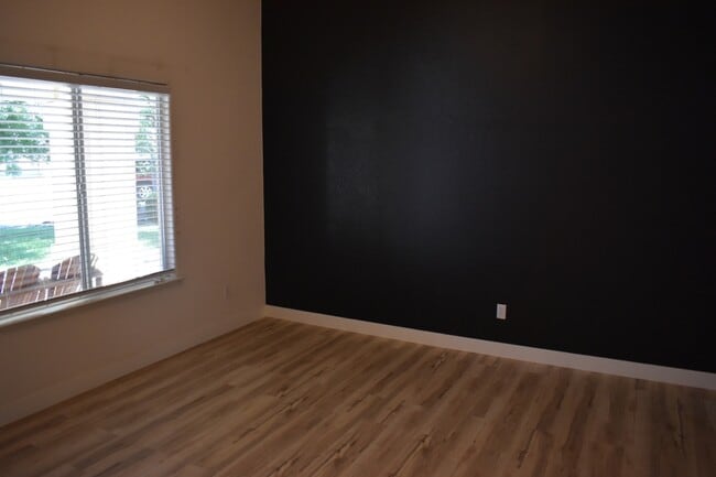 Building Photo - 6310 Diamond Ct