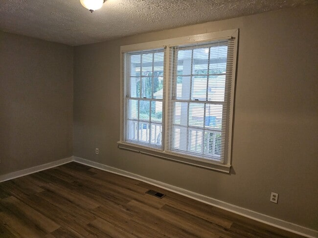 Building Photo - 422 Meriwether St