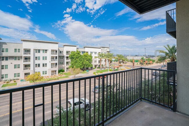 Building Photo - 1275 E University Dr