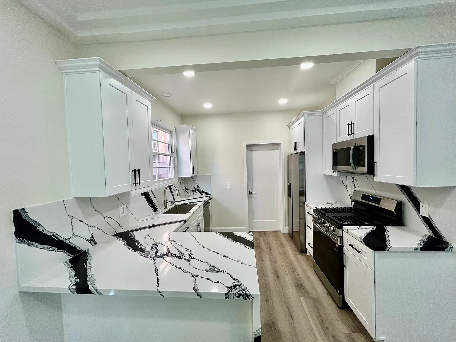 Building Photo - 148 S Maple Dr