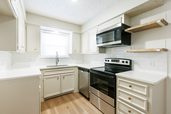 Building Photo - MOVE IN SPECIAL - HALF OFF 1ST MONTH RENT. Newly Remodeled Modern 2 bedroom with a garage