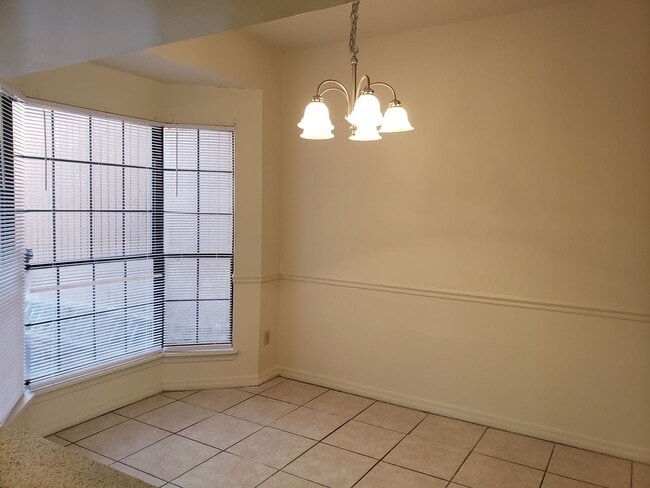 Building Photo - 3360 Eastwood Dr