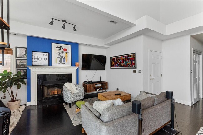 Building Photo - 1826 W Rice St