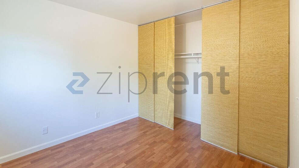 Building Photo - Unit B