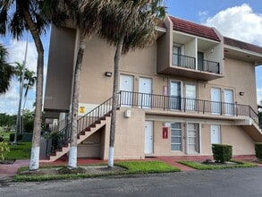 Building Photo - 3901 SW 109th Ave