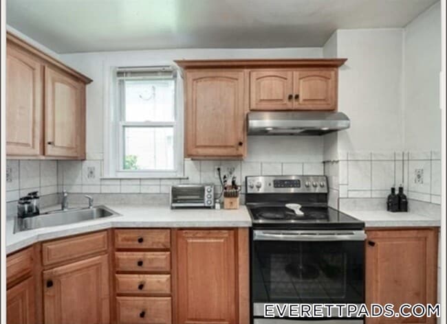 Building Photo - 121 Hancock St