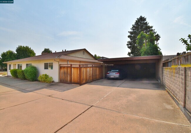 Building Photo - 4640 W Rishell Ct