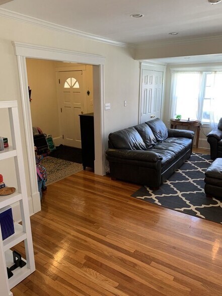 Building Photo - 38 Matignon Rd