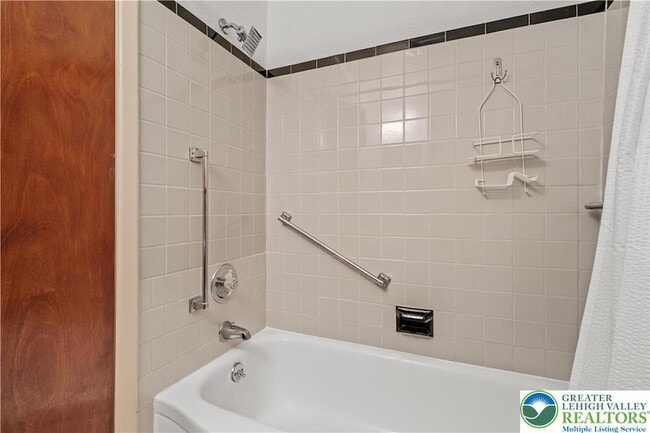 Building Photo - 732 N St Lucas St