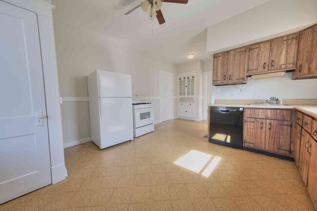 Building Photo - 4330 Gertrude Ave