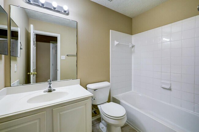 Building Photo - 14306 Mirkwood Ln