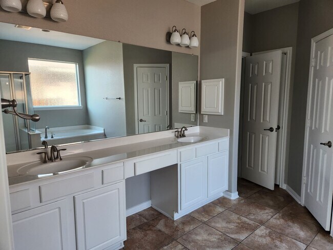 Building Photo - 20676 Oakhurst Meadows Dr