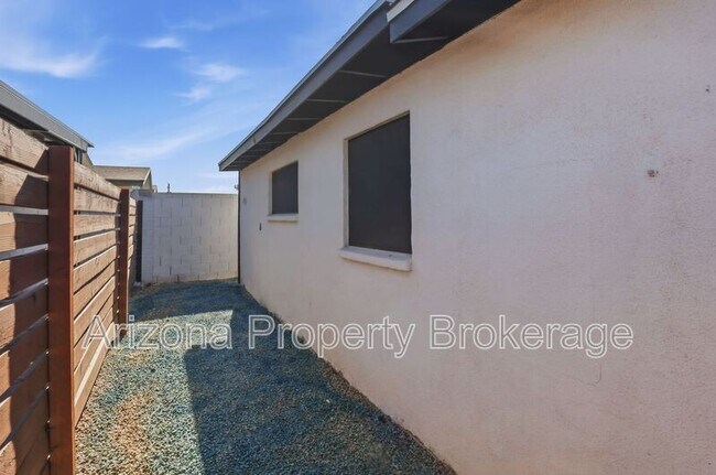 Building Photo - 4150 N 25th St