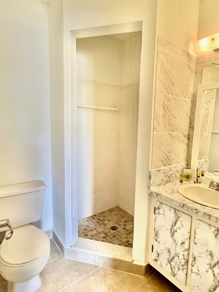 Building Photo - 5231 Beach Dr SE