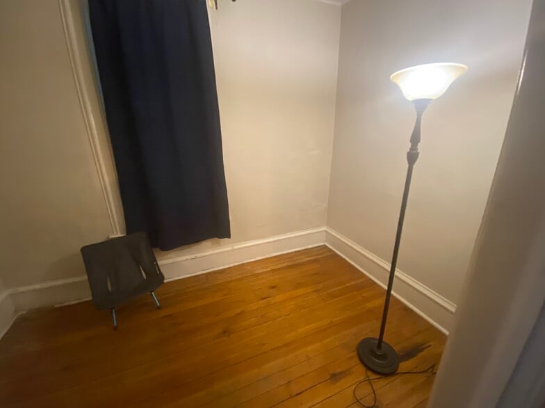 Building Photo - 2122 N Clifton Ave