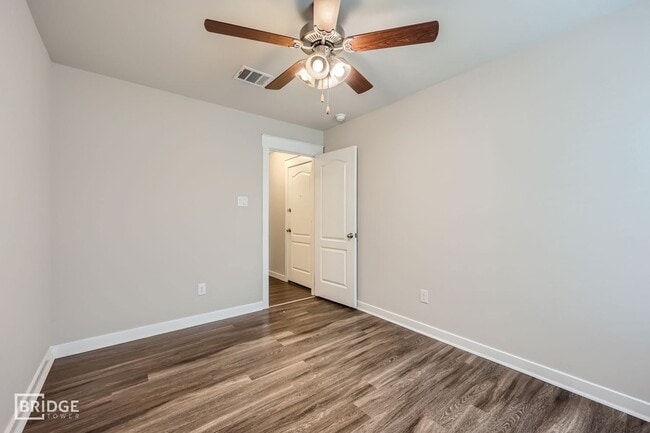 Building Photo - 6129 Fall Creek Ln