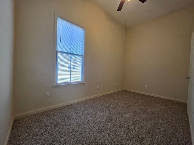 Building Photo - 1102 E 33rd St