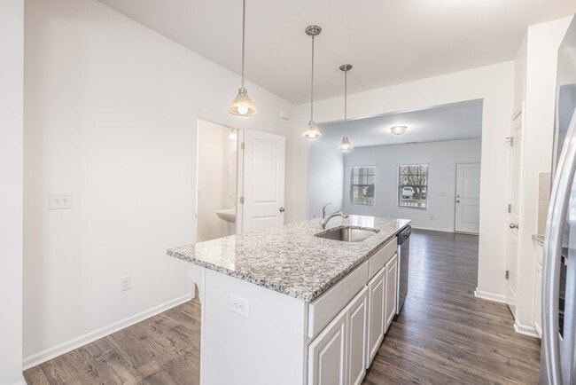 Building Photo - 2BR/2.5BA Townhome in Pineville- Tucked in...