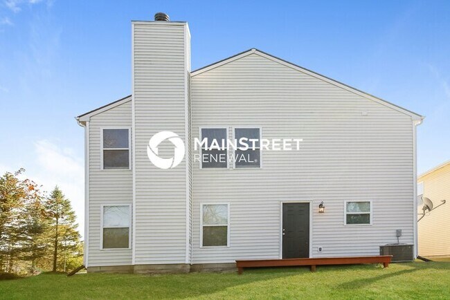 Building Photo - 4 Bedroom Pet-Friendly Home in Indianapolis, IN with Main Street Renewal