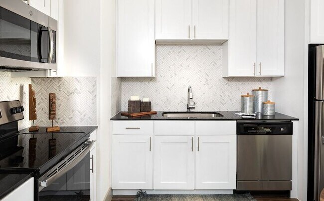 Building Photo - Residences at Saltillo | 4-6 Weeks Free | ...