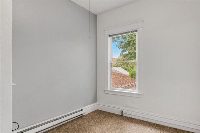 Building Photo - 1b/1ba Goose Hollow Apartment, close to everything!