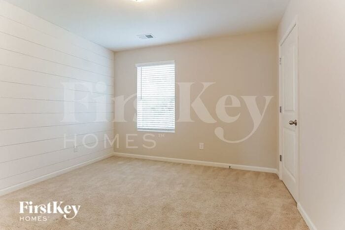 Building Photo - 220 Polo Field Way
