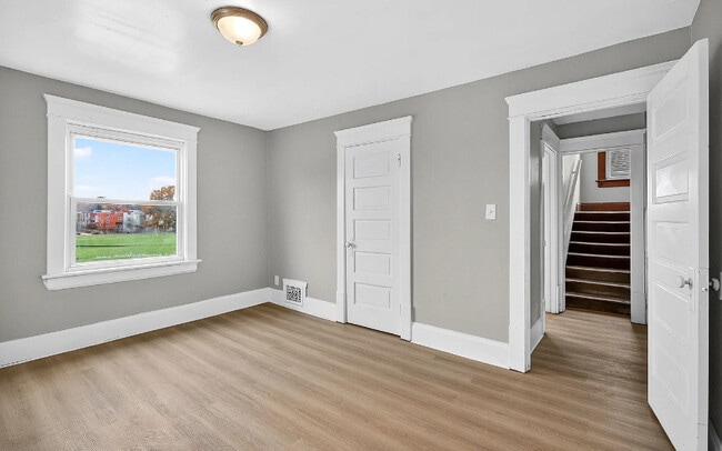 Building Photo - 458 Kling St