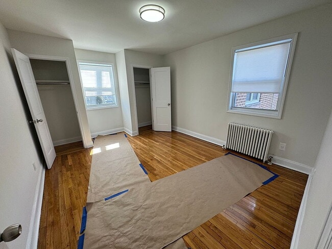 Building Photo - "Charming 3-Bed Oasis in Oakland Gardens with Modern Granite Touches!"