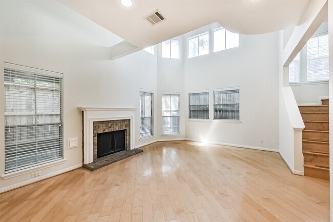 Building Photo - 3409 Northwood St