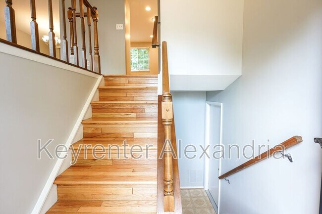 Building Photo - 5901 Beech Tree Dr