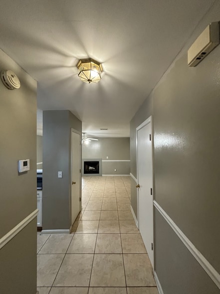 Building Photo - 300 OLYMPIA CT