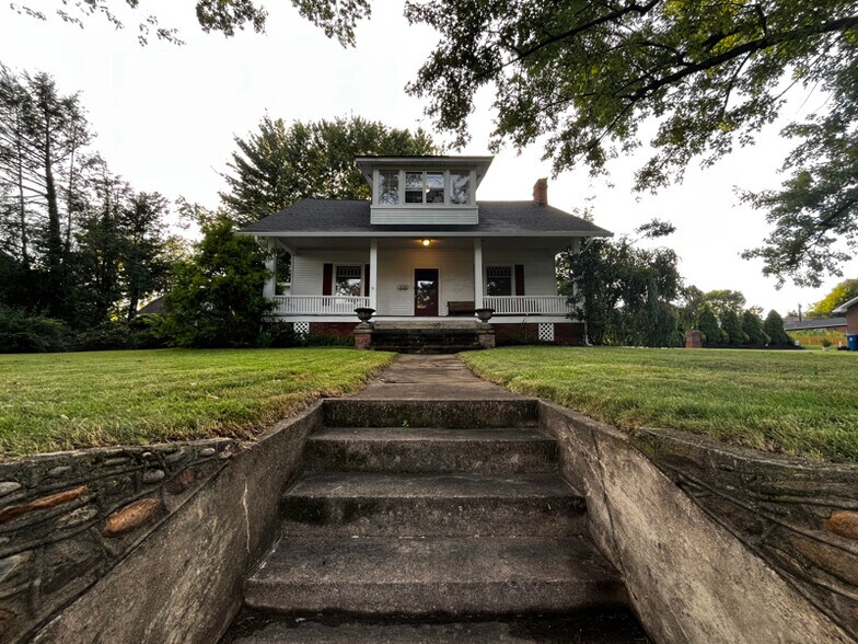 Building Photo - 628 Pisgah Dr