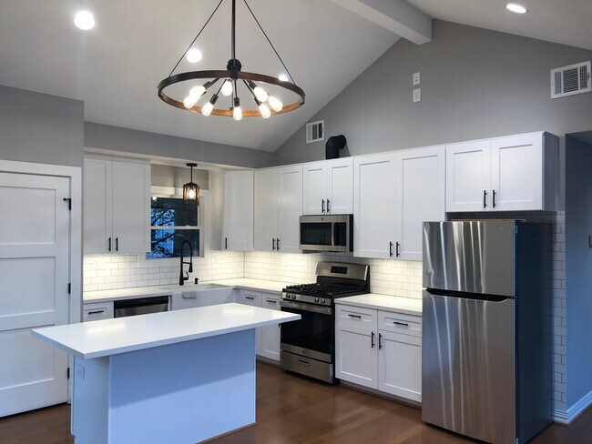 kitchen view with appliances - 1742 W Main St