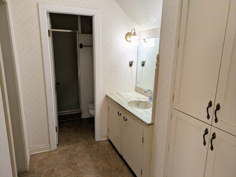 Building Photo - 169 S 200 W