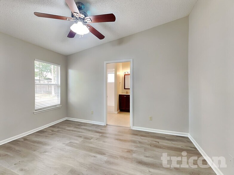 Building Photo - 8158 Pilgrims Trace Dr