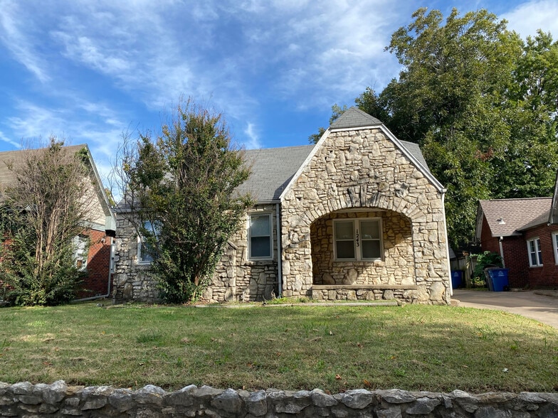 Building Photo - 1243 S Columbia Ave