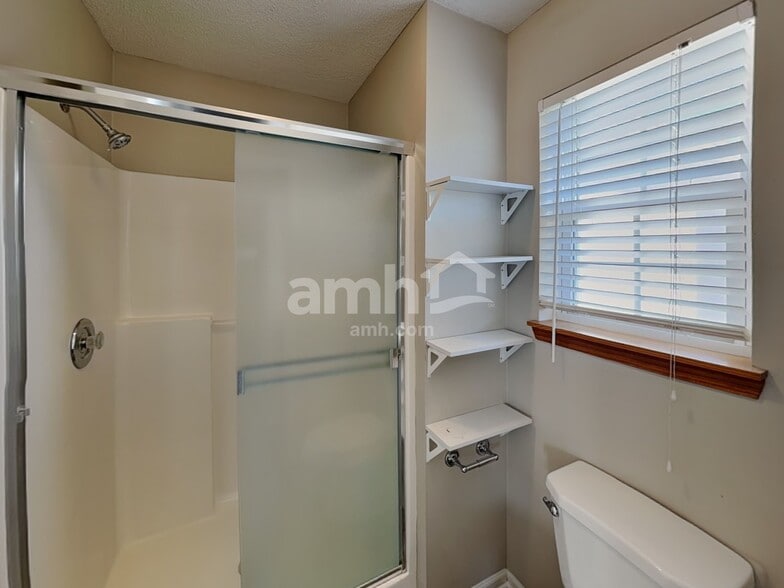 Building Photo - 1015 Bristol Dr