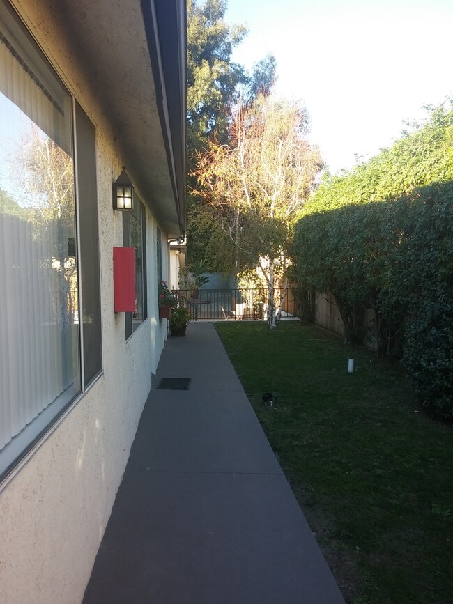 Building Photo - 7665 Fountain Ave