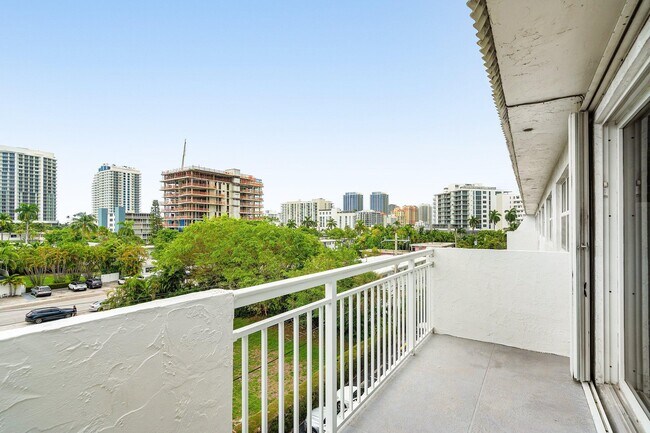 Building Photo - 550 Bayshore Dr