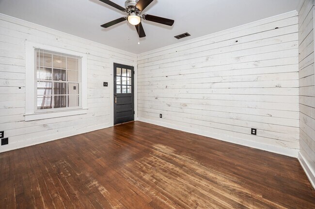 Building Photo - Cute 2 Bed 1 Bath in Pascagoula